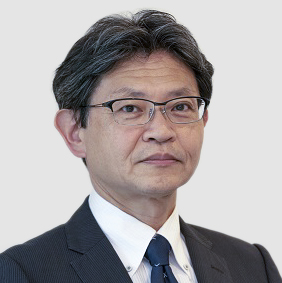 前川现任日本Essex Furukawa Magnet Wire总裁。他曾任日本古河电气株式会社（Furukawa Electric Co.，Ltd）（日本）电磁线部门的副部门经理，并于2020年10月宣布成立合资企业后加入了埃赛克斯古河（Essex Furukawa）。自1984年以来，他一直在古河电气集团工作，执行了具有战略意义的战略。近年来在英国东京和英国伦敦的全球业务发展。此外，前川先生于2012-17年担任首席营销官下的计划部总经理。他从日本名古屋大学获得经济学学士学位。
